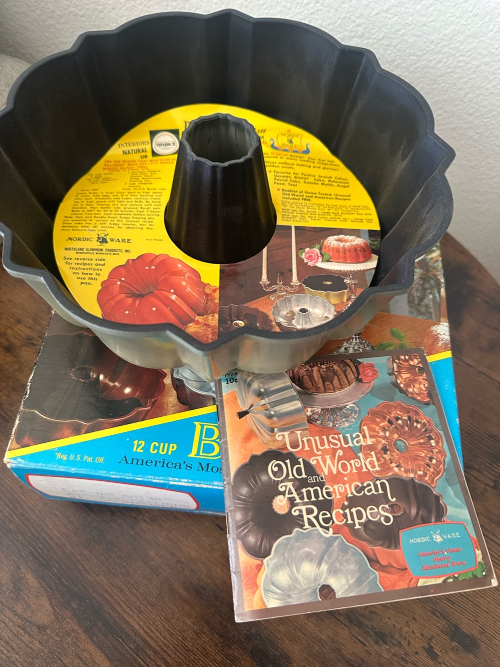 Rare 1970s Nordic ware Bundt pan avocado green. New w/ box, liner & recipe book